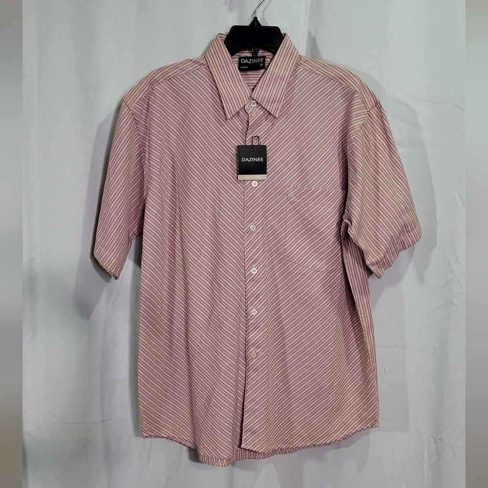 Dazinee Men's Red Striped NWT Short Sleeve Casual Button Down Shirt Size Medium